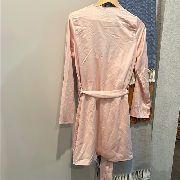 Elegant Pink Maidenform slip and Robe Set - Picture 2 of 5